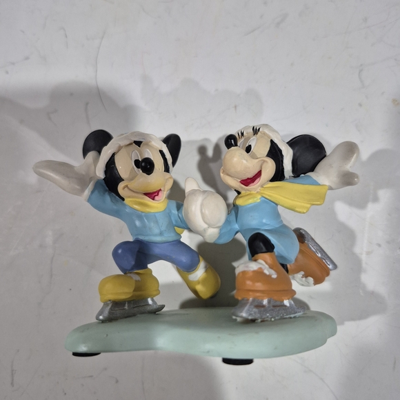 Disney Mickey and Minnie Ice Skating Figurine - Picture 3 of 6